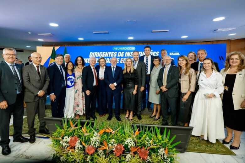 Cerim&ocirc;nia de assinatura do decreto