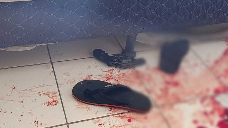 Rev&oacute;lver usado pelo suspeito