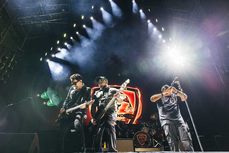 Raimundos abrir&aacute; show da banda internacional Guns n' Roses