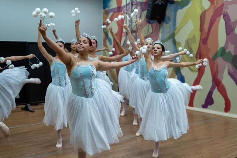 O ballet atende crian&ccedil;as e adolescentes de 4 a 18 anos