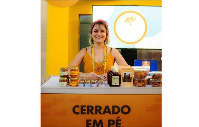 A bi&oacute;loga Bruna Oliveira criou a Cerrado em P&eacute; em 2022 ao lado do esposo, tamb&eacute;m bi&oacute;logo, Rodrigo Borghezan