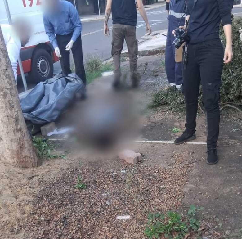 Mulher estava na cal&ccedil;ada