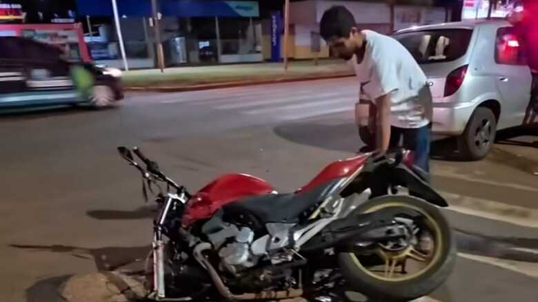 Motociclista se envolveu no acidente com um Celta