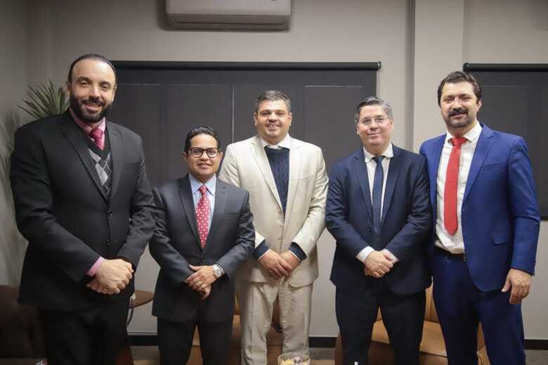 Vereadores Prof. Juari, Papy,&nbsp;S&iacute;lvio Pitu,&nbsp;Victor Rocha e&nbsp;Fl&aacute;vio Cabo Almi