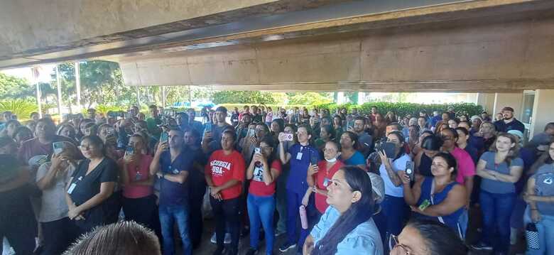 Trabalhadores se encontram fora do setor na manh&atilde; desta sexta-feira