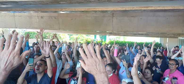 Funcion&aacute;rios votam pela paralisa&ccedil;&atilde;o