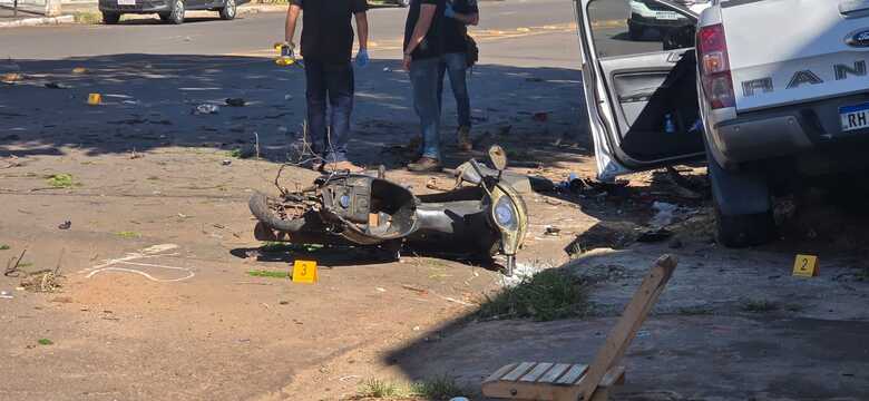 Motociclista ficou destru&iacute;da pelo local