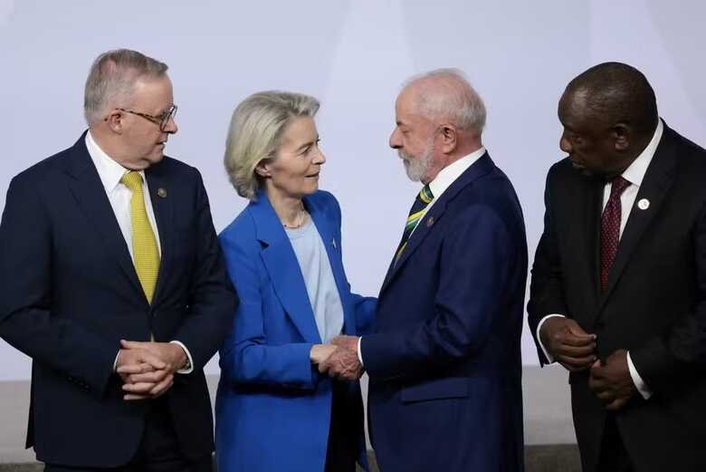 Presidente Lula cumprimenta Ursula  Von der Leyen, presidente da Comiss&atilde;o Europeia