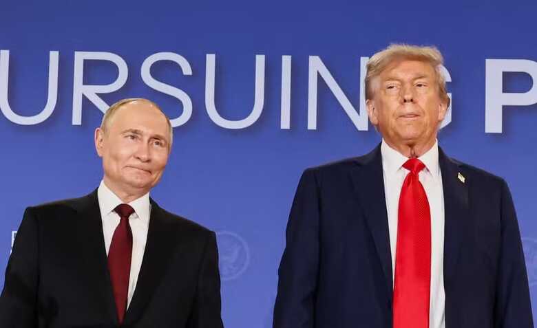 Putin e Trump durante c&uacute;pula no Alasca