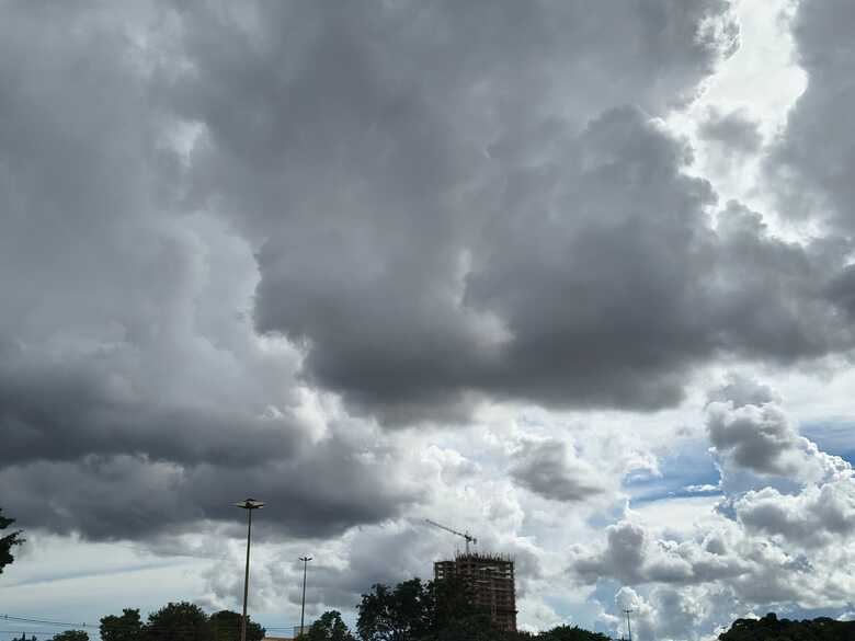 Tempo inst&aacute;vel permanece em Campo Grande