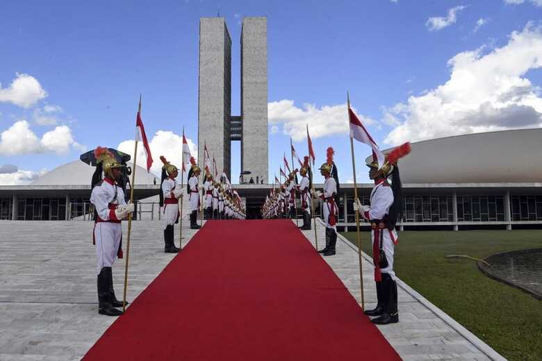 Drag&otilde;es da Independ&ecirc;ncia na rampa do Congresso  