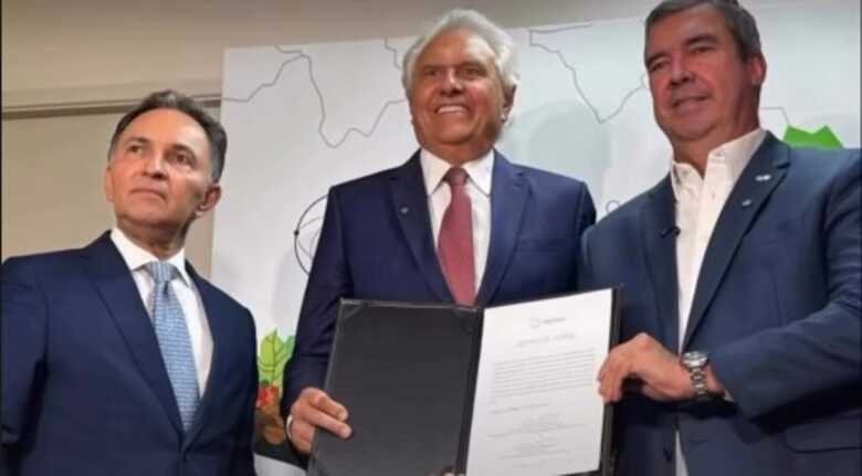 Jos&eacute; Eduardo durante posse com Eduardo Riedel