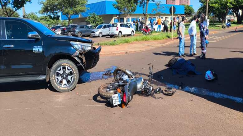 Ve&iacute;culos ficaram bastante danificados com o acidente