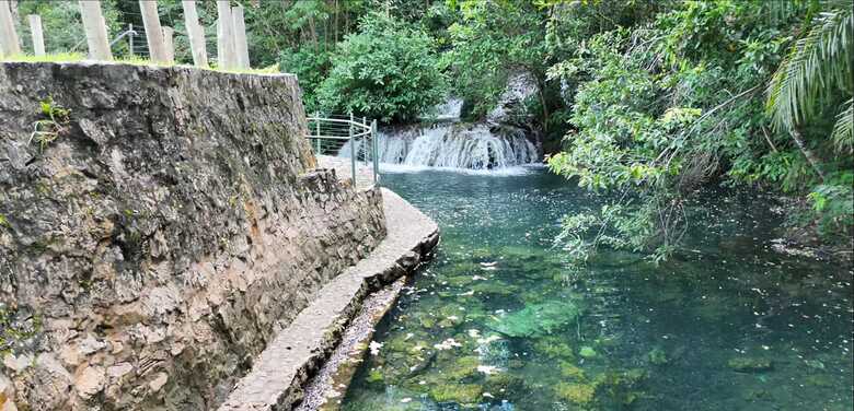 Balne&aacute;rio &eacute; cortado pelos rios Formosinho e Anhumas