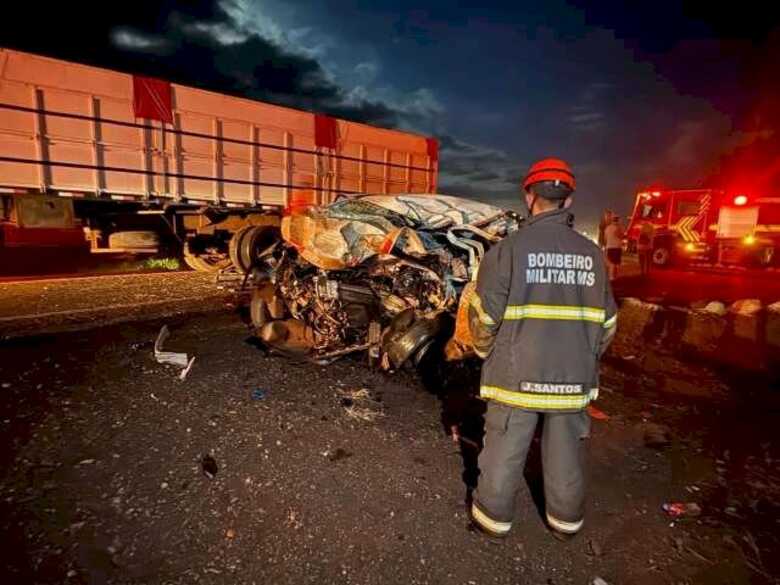 Picape ficou totalmente destru&iacute;da