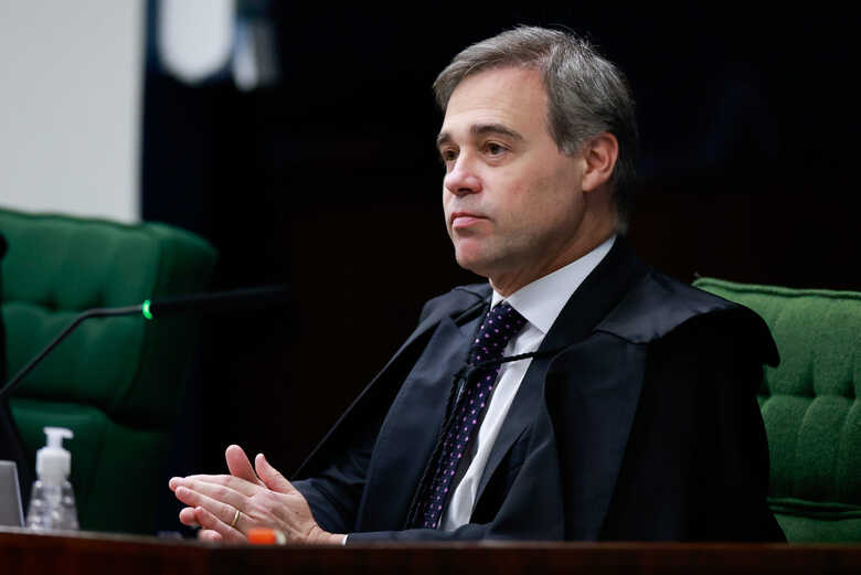 Ministro Andr&eacute; Mendon&ccedil;a 