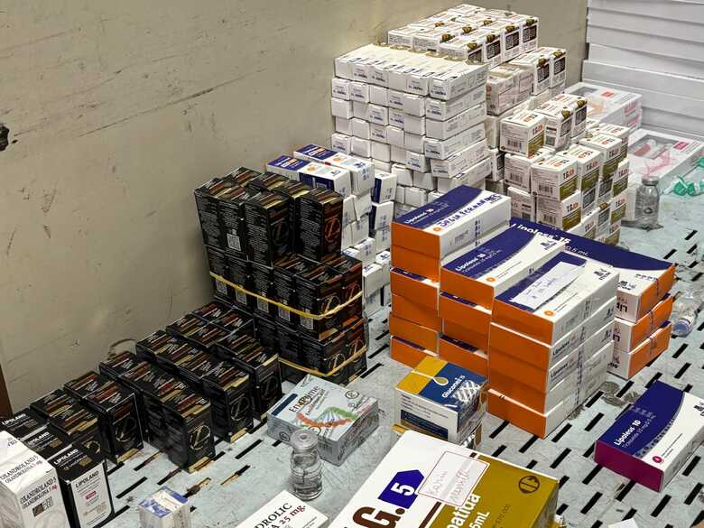 Diversos produtos irregulares foram apreendidos