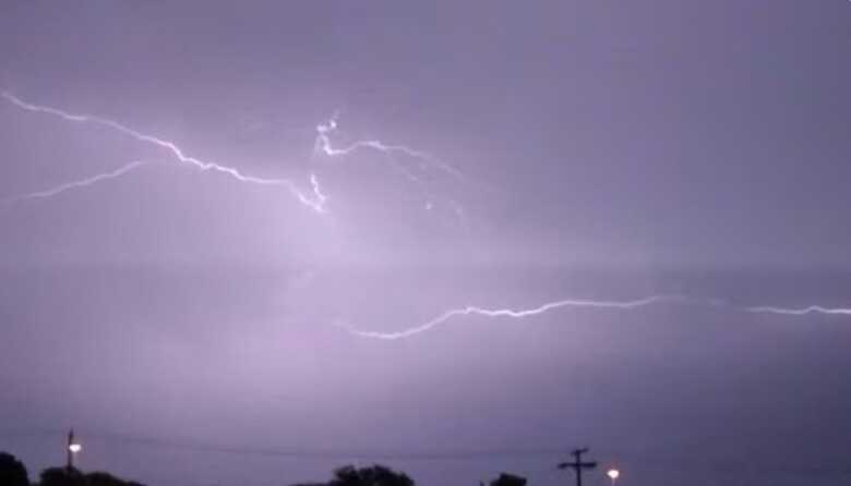 Raios est&atilde;o sendo constantes com as chuvas em MS