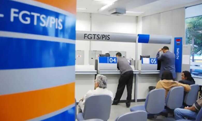 Pagamento do abono come&ccedil;a hoje pelo pa&iacute;s