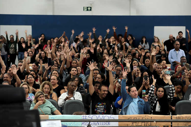 Profissionais estiveram em massa na C&acirc;mara Municipal