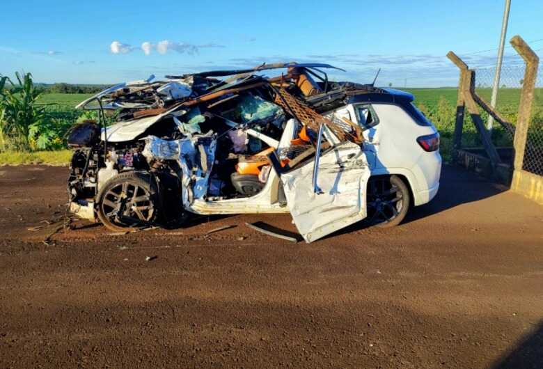 Ve&iacute;culo ficou muito danificado no acidente