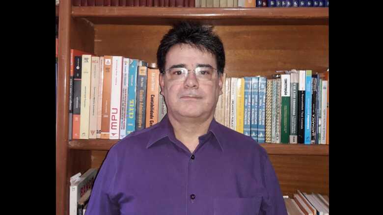 Professor e mestre em Economia, Eug&ecirc;nio da Silva Pav&atilde;o