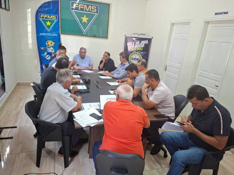 A reuni&atilde;o aconteceu na sede da FFMS e contou com a participa&ccedil;&atilde;o de dirigentes dos clubes que pretendem participar da competi&ccedil;&atilde;o