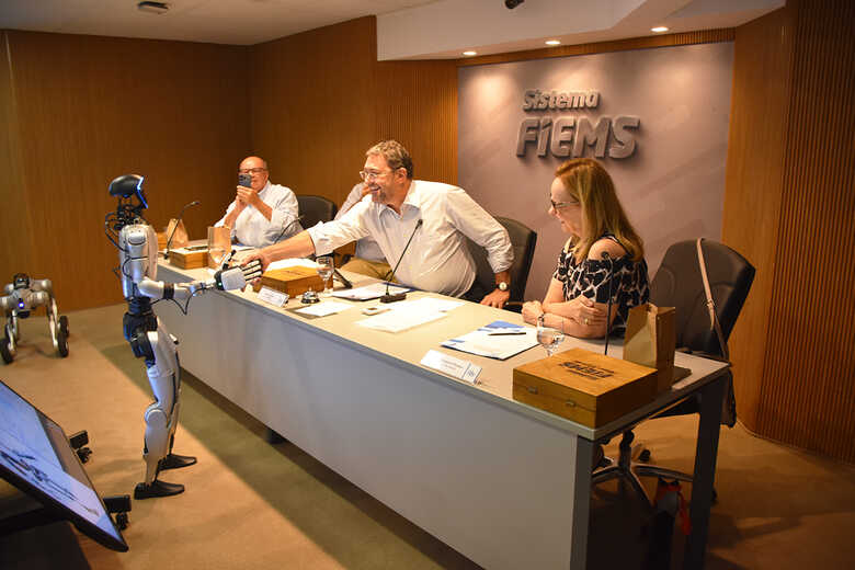 Durante a demonstra&ccedil;&atilde;o, os diretores puderam ver como os equipamentos ser&atilde;o usados