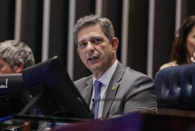 Senador Rog&eacute;rio Carvalho, l&iacute;der do PT