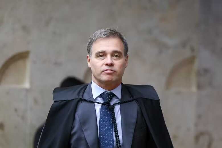 A decis&atilde;o de Andr&eacute; Mendon&ccedil;a &eacute; interpretada como um refor&ccedil;o ao sigilo