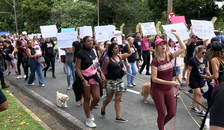 Protetores de animais fazem ato em Campinas 