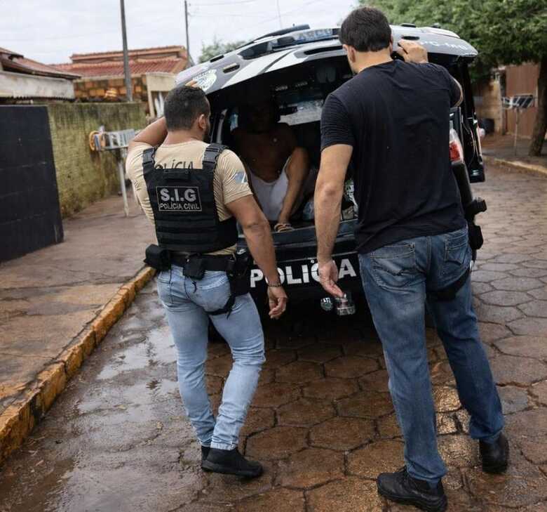 Ap&oacute;s a pris&atilde;o em flagrante o suspeito foi encaminhado &agrave; Delegacia de Pol&iacute;cia e permanece &agrave; disposi&ccedil;&atilde;o da Justi&ccedil;a