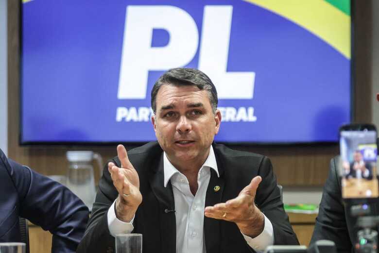 Senador Fl&aacute;vio Bolsonaro