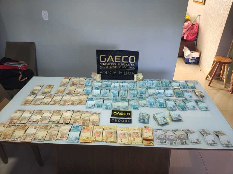 Quantia em dinheiro apreendida durante a opera&ccedil;&atilde;o