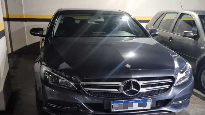 Mercedes apreendida durante a opera&ccedil;&atilde;o