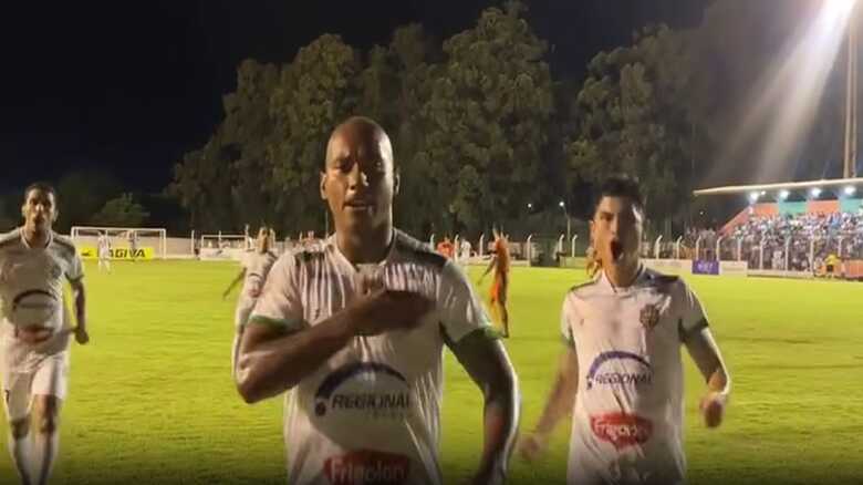 Alex Choco marcou tr&ecirc;s gols na partida