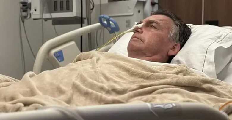 Bolsonaro segue internado