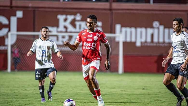 Vila Nova venceu e encerrou a invencibilidade do Oper&aacute;rio