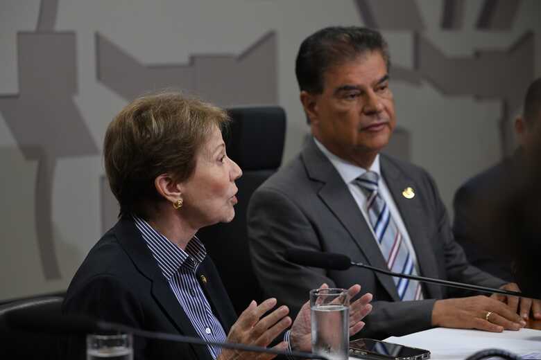 A relatora do projeto que avalia o acordo, Tereza Cristina, e o presidente da CRE, Nelsinho Trad