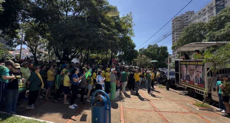 Apoiadores se reuniram as 9h