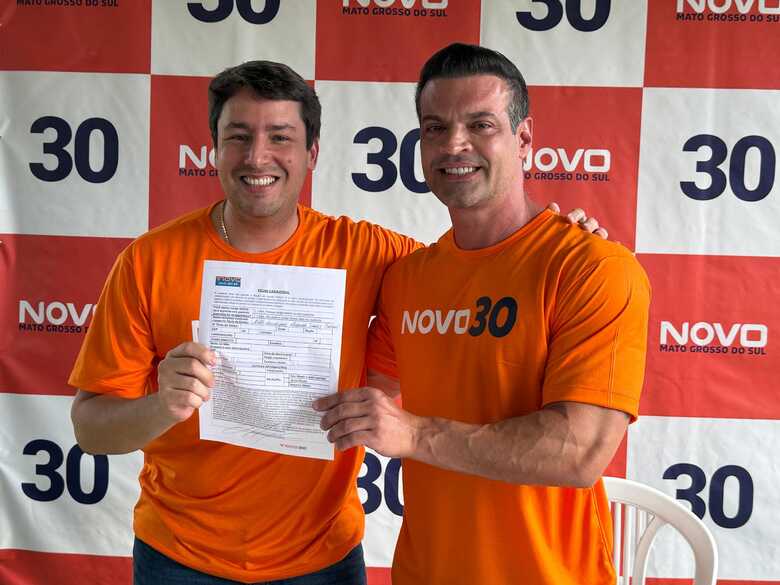 Jo&atilde;o Henrique Catan ao lado de Guto Scarpanti