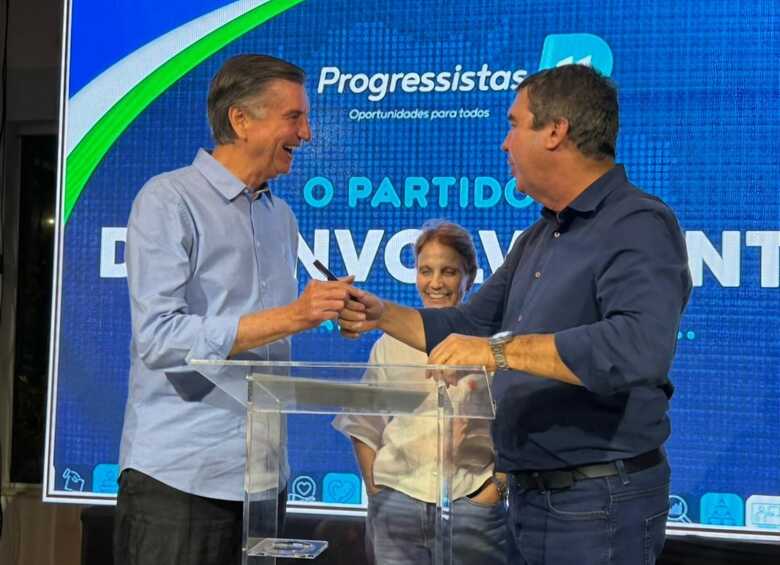 Dagoberto com Riedel durante ato de filia&ccedil;&atilde;o. 