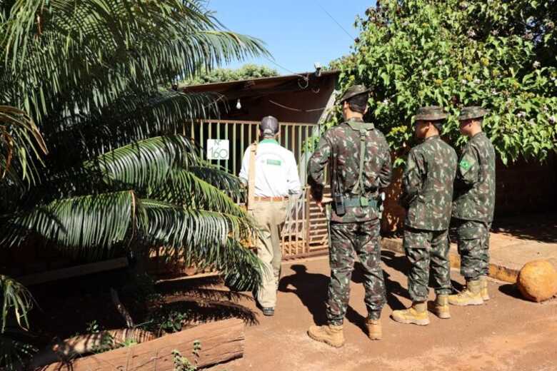 Mutir&atilde;o fez limpeza em bairro da cidade