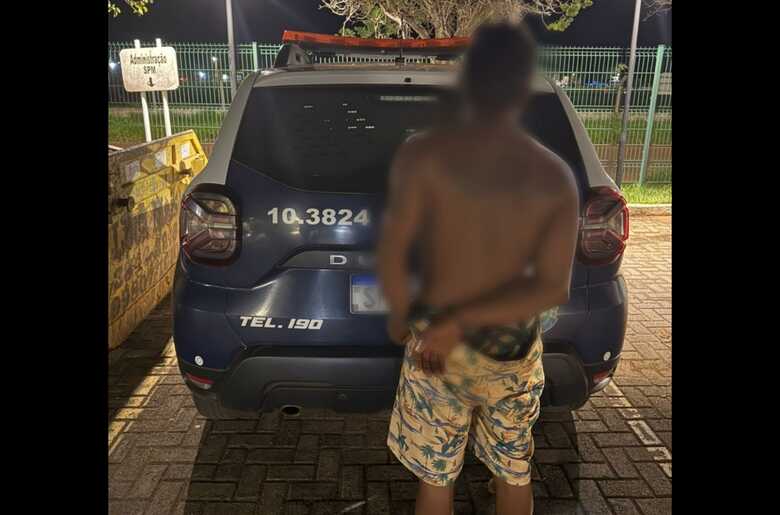 Suspeito foi preso em a&ccedil;&atilde;o da PM - Foto: WhatsApp / JD1