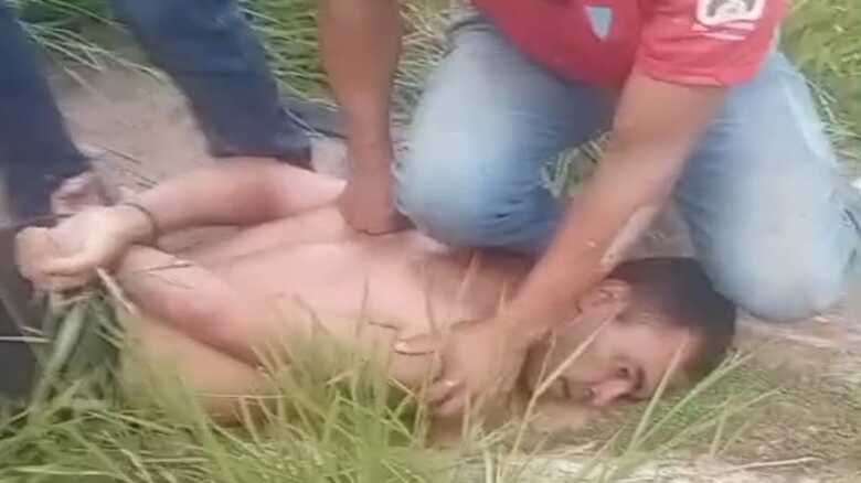 Militar foi contido por populares e depois foi preso