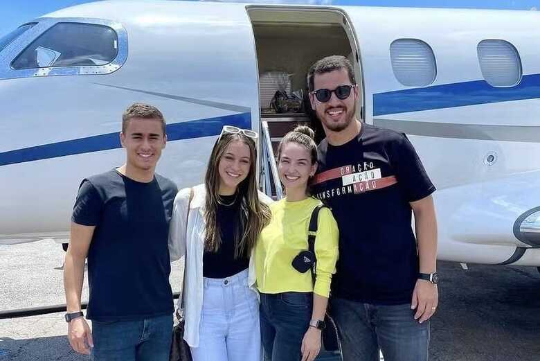 Nikolas Ferreira,&nbsp;a influenciadora Jey Reis, Mariel Batista e&nbsp;o pastor Guilherme Batista, da Lagoinha&nbsp;em outubro de 2022