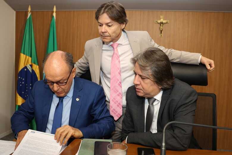 Parte dos deputados que integram a Comiss&atilde;o de Constitui&ccedil;&atilde;o, Justi&ccedil;a e Reda&ccedil;&atilde;o 