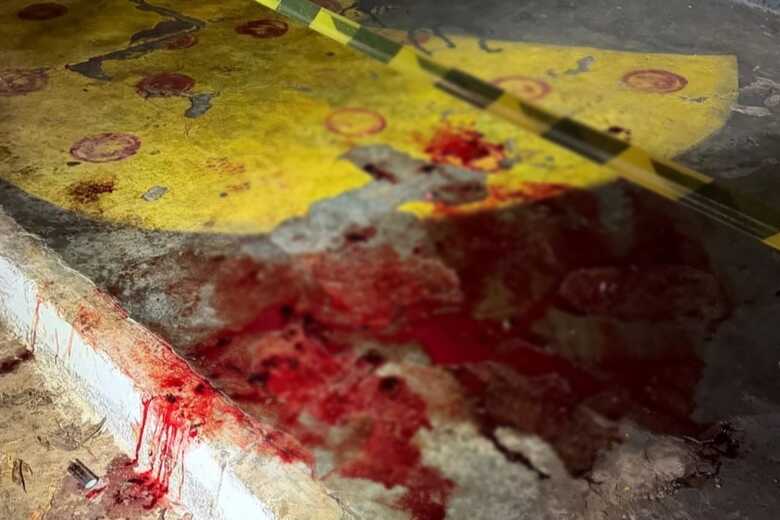 Marcas de sangue no local do homic&iacute;dio no Guanandi
