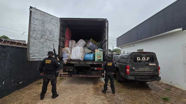 Carga apreendida pelos policiais