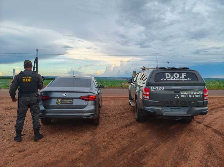 Carro foi apreendido durante abordagem